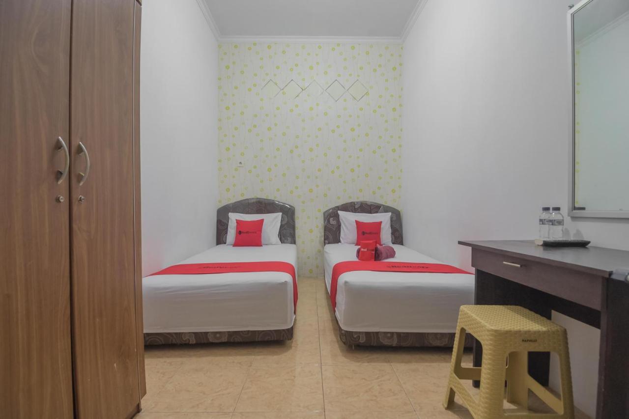 Hotel Reddoorz Near Sepinggan Airport Balikpapan 2 Esterno foto