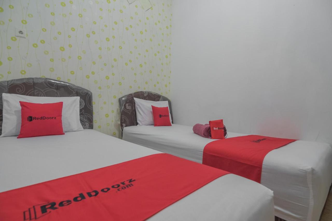 Hotel Reddoorz Near Sepinggan Airport Balikpapan 2 Esterno foto