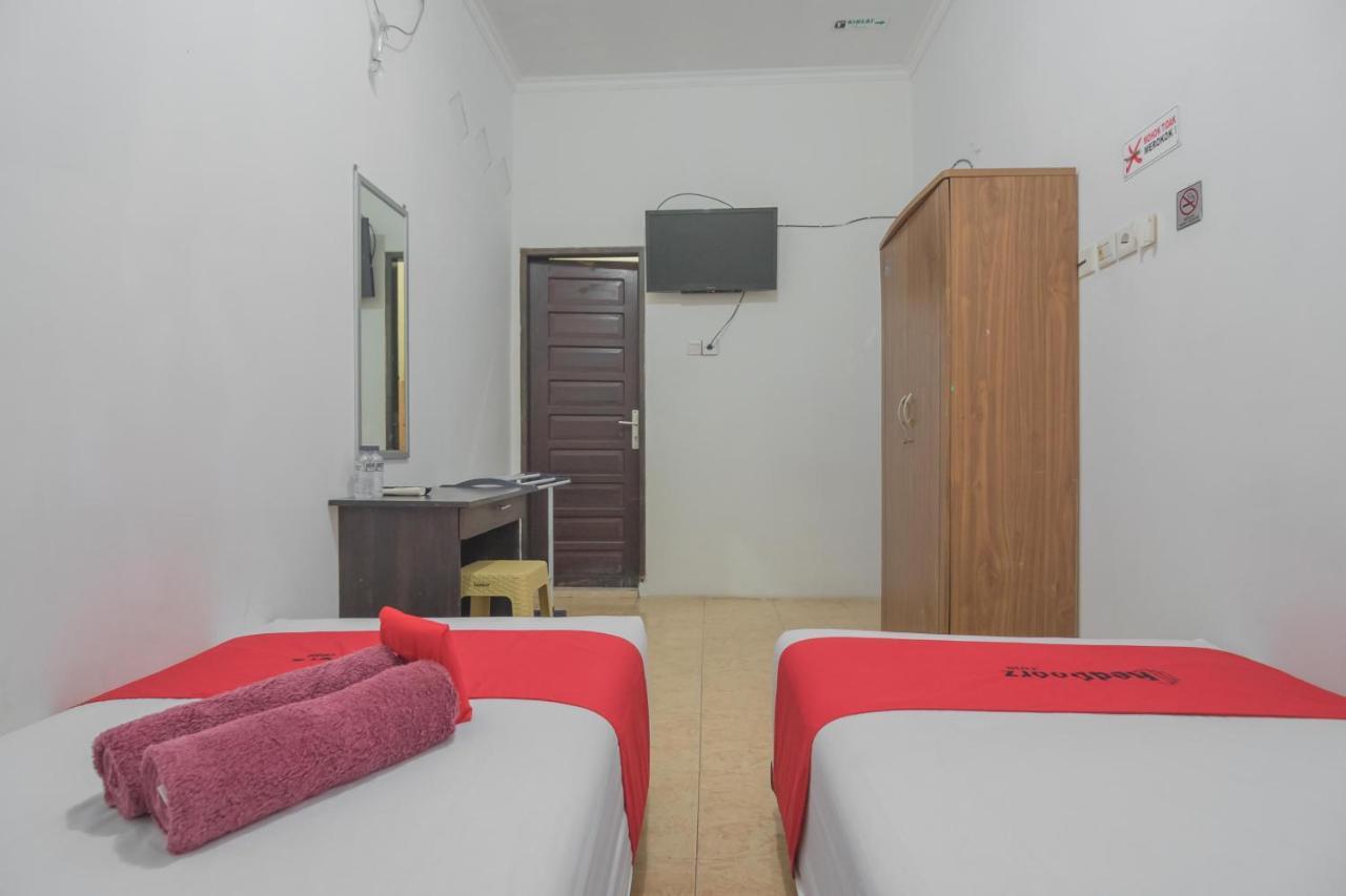 Hotel Reddoorz Near Sepinggan Airport Balikpapan 2 Esterno foto