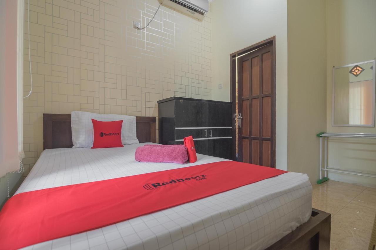 Hotel Reddoorz Near Sepinggan Airport Balikpapan 2 Esterno foto