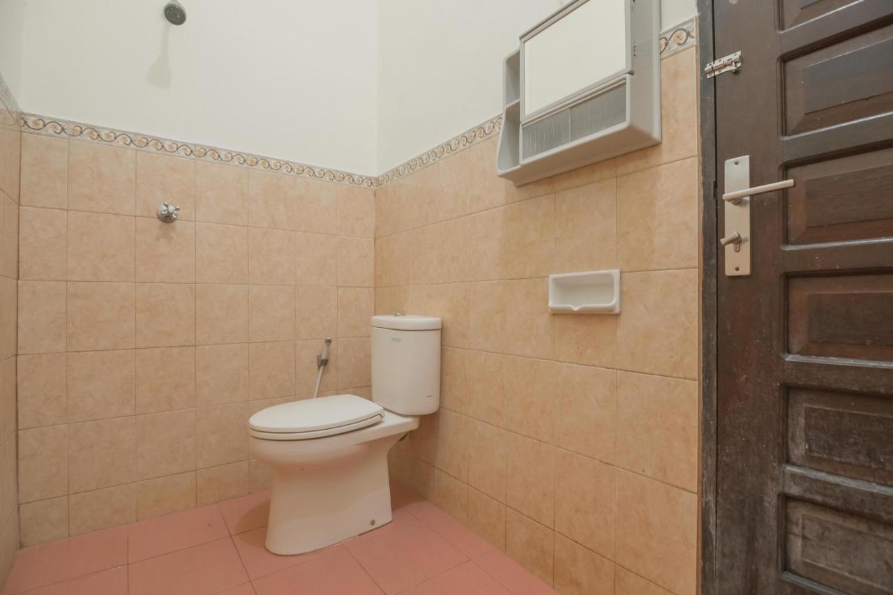 Hotel Reddoorz Near Sepinggan Airport Balikpapan 2 Esterno foto
