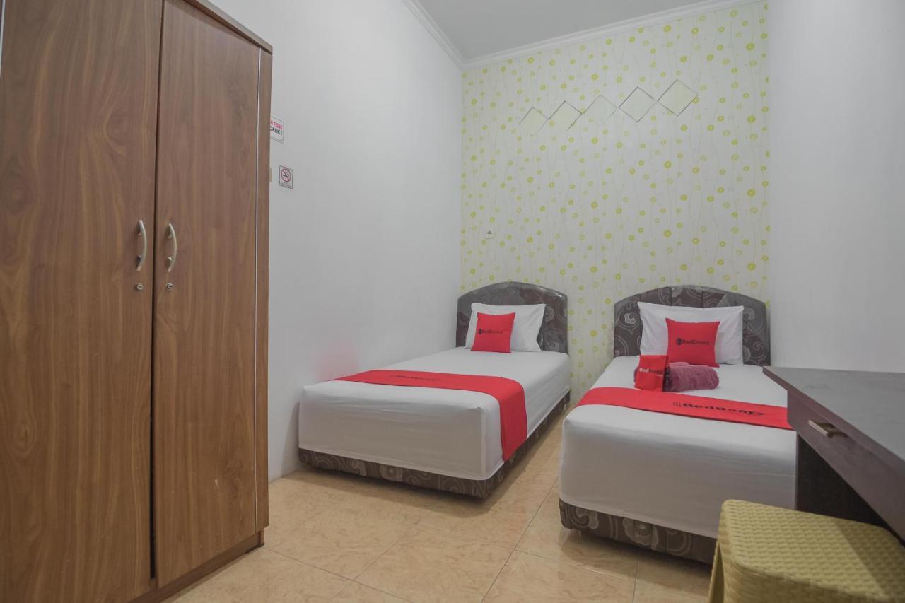 Hotel Reddoorz Near Sepinggan Airport Balikpapan 2 Esterno foto
