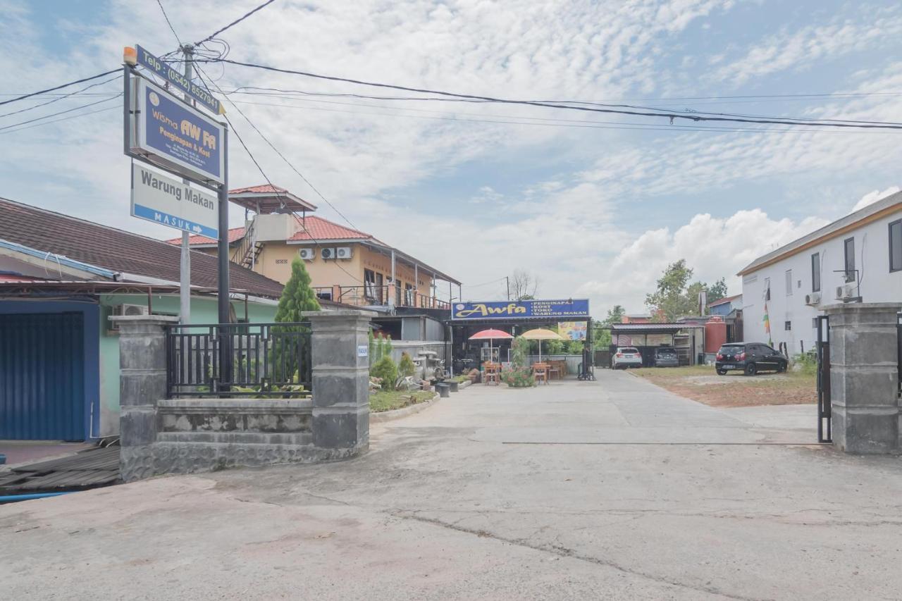 Hotel Reddoorz Near Sepinggan Airport Balikpapan 2 Esterno foto